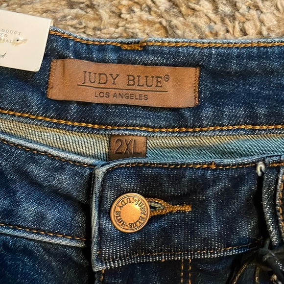 Women's Distressed Denim Shorts - Picture 3 of 5